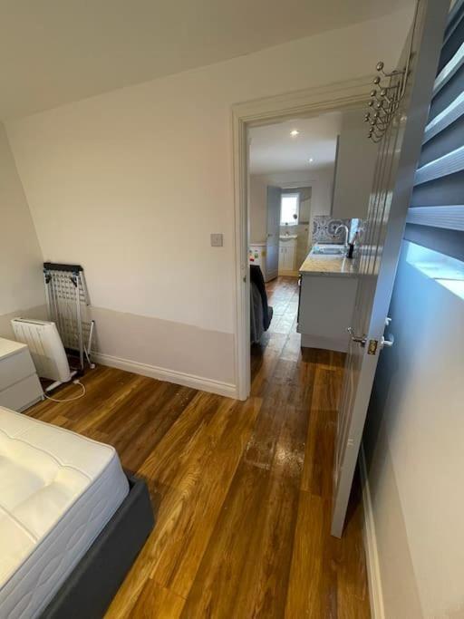 One Bedroom Annex With Private Entrance Morden  Екстер'єр фото