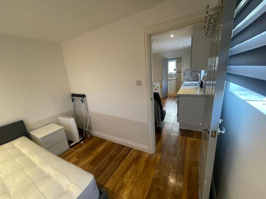 One Bedroom Annex With Private Entrance Morden  Екстер'єр фото